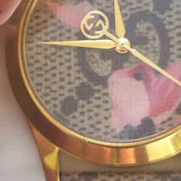 Absolutely Stunning Gucci Luxury Watch 14k Good plated bezel - Picture 2 of 7